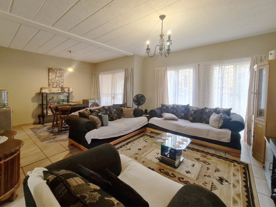 To Let 2 Bedroom Property for Rent in Ifafi North West